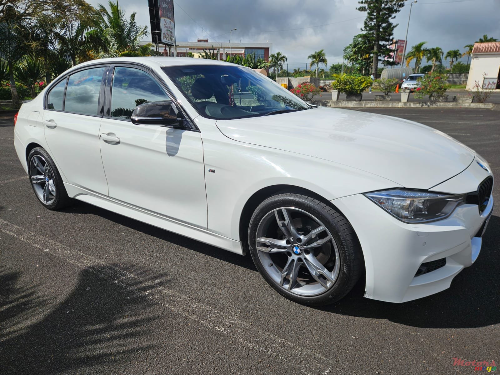 2015' BMW 316 photo #4