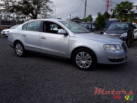 2007' Volkswagen Passat photo #3
