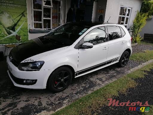 2013' Volkswagen Polo photo #1