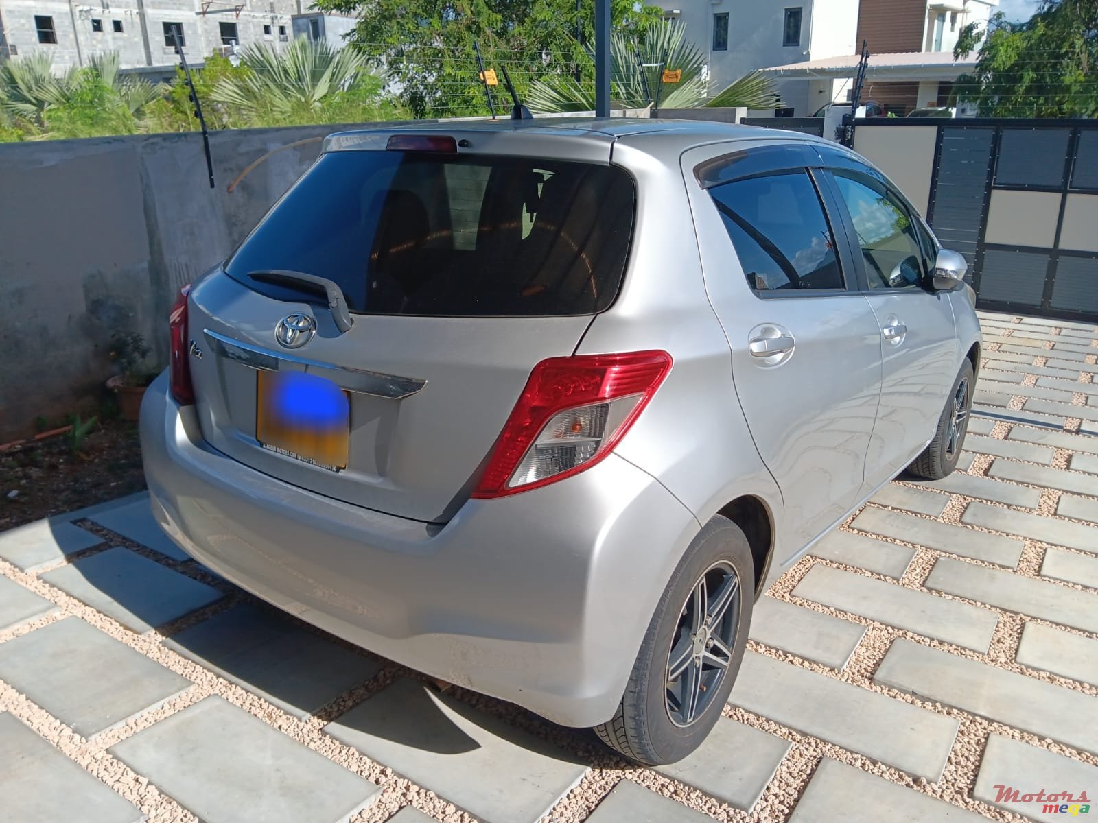 2013' Toyota Vitz photo #3