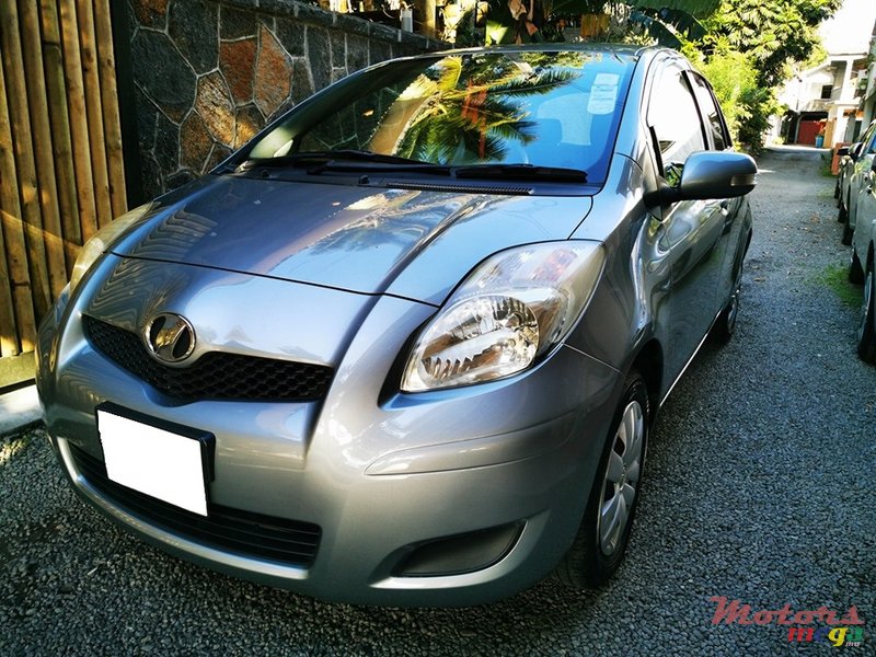 2010' Toyota Vitz photo #3