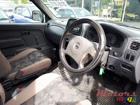 2007' Nissan Navara 4X2 photo #6