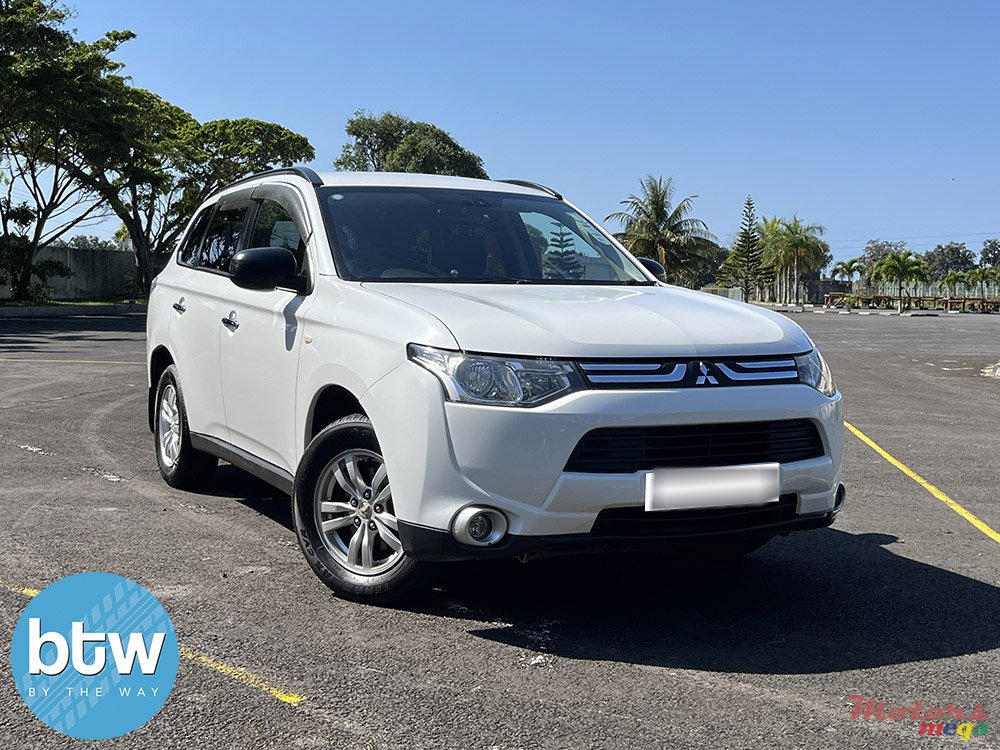 2014' Mitsubishi Outlander photo #1