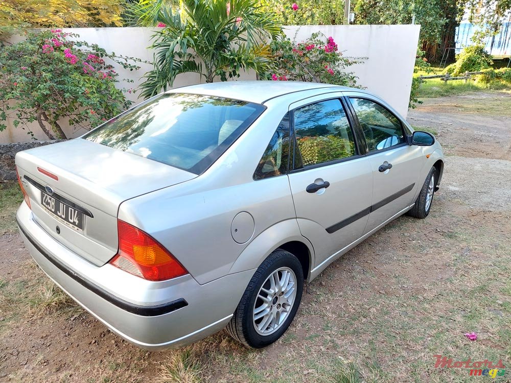 2004' Ford Focus photo #3