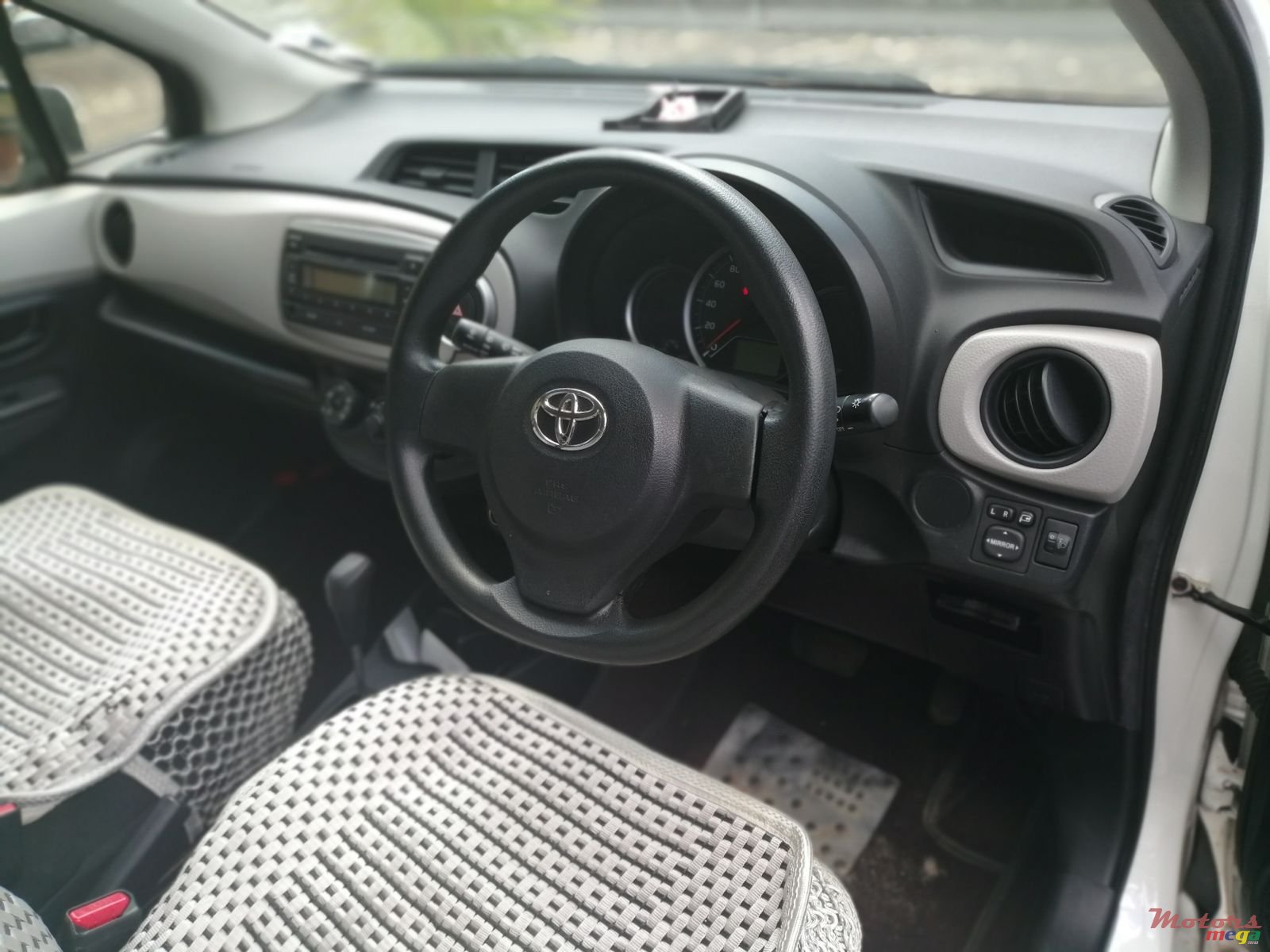 2013' Toyota Vitz photo #5