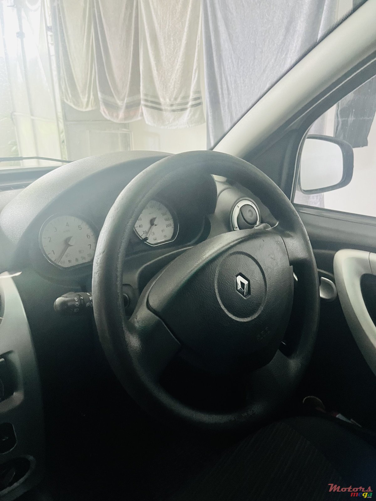 2009' Renault Sandero photo #3