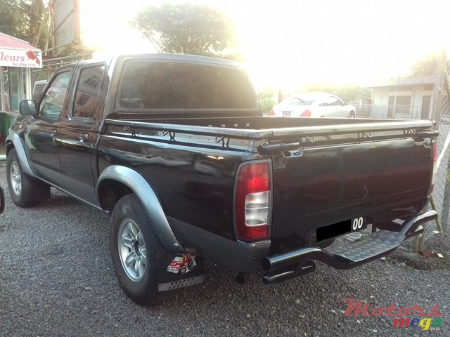 2000' Nissan 4*4 photo #7