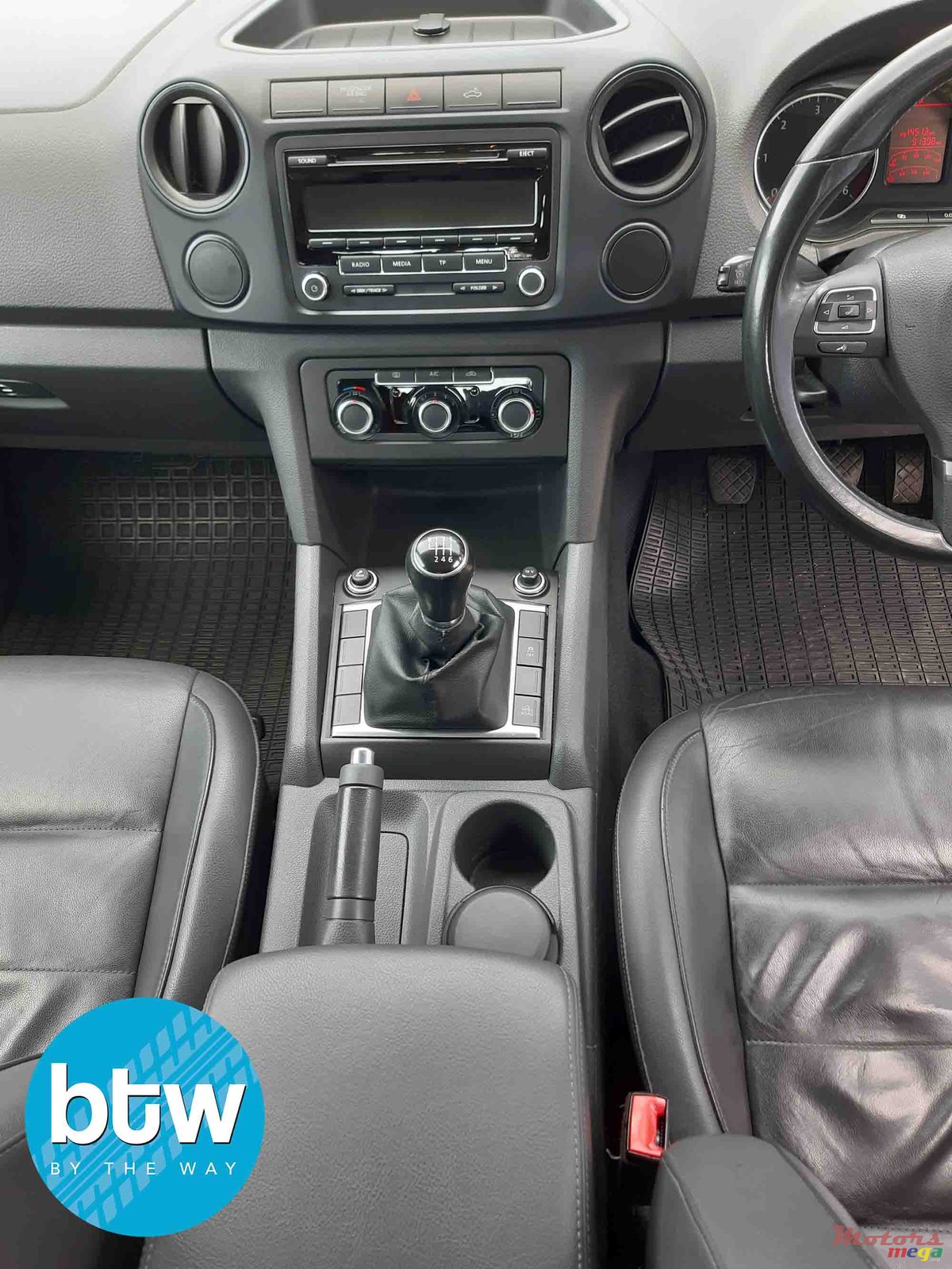 2015' Volkswagen Amarok 4X2 photo #6