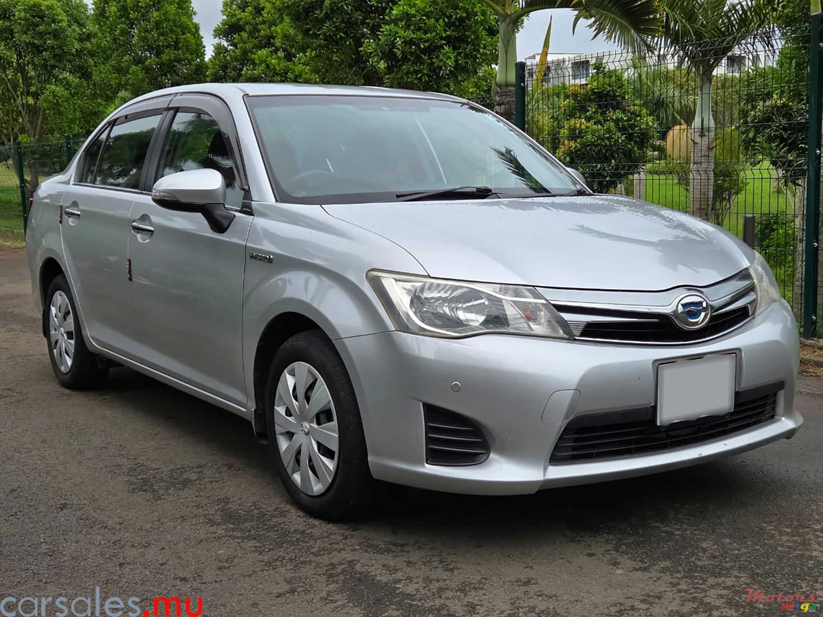 2013' Toyota Axio 1.5 Hybrid photo #3