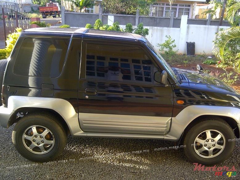 1996' Mitsubishi Pajero Junior photo #2