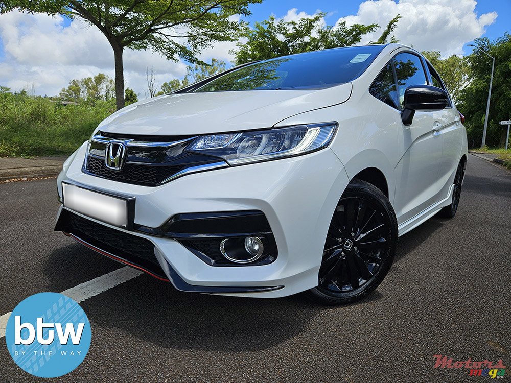 2020' Honda Jazz Sport photo #2