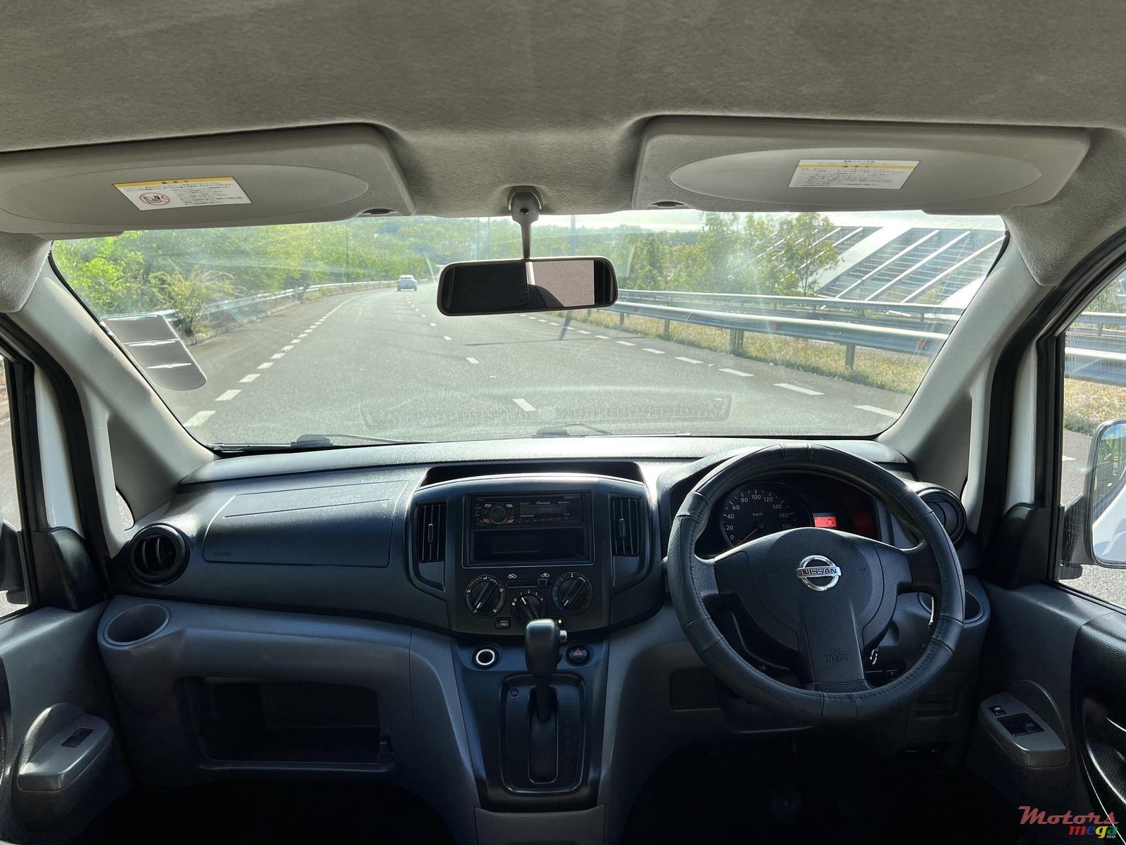 2012' Nissan photo #7