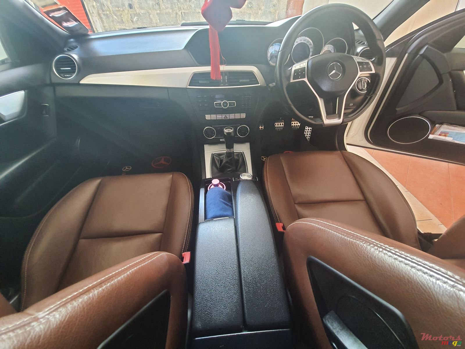 2011' Mercedes-Benz C-Class AMG photo #6