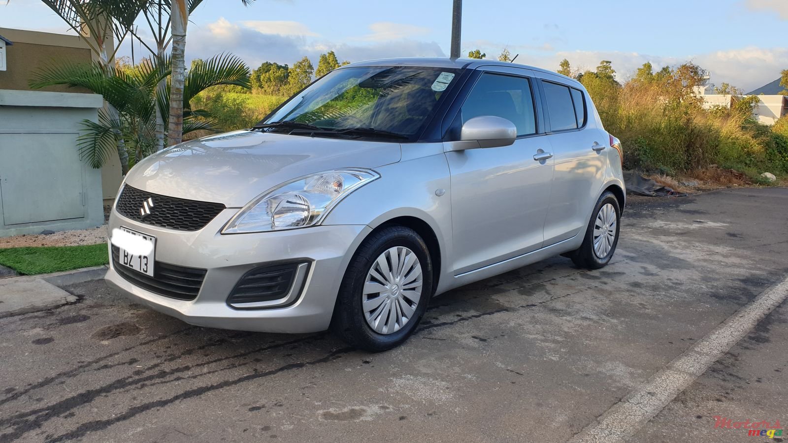 2013' Suzuki Swift photo #1