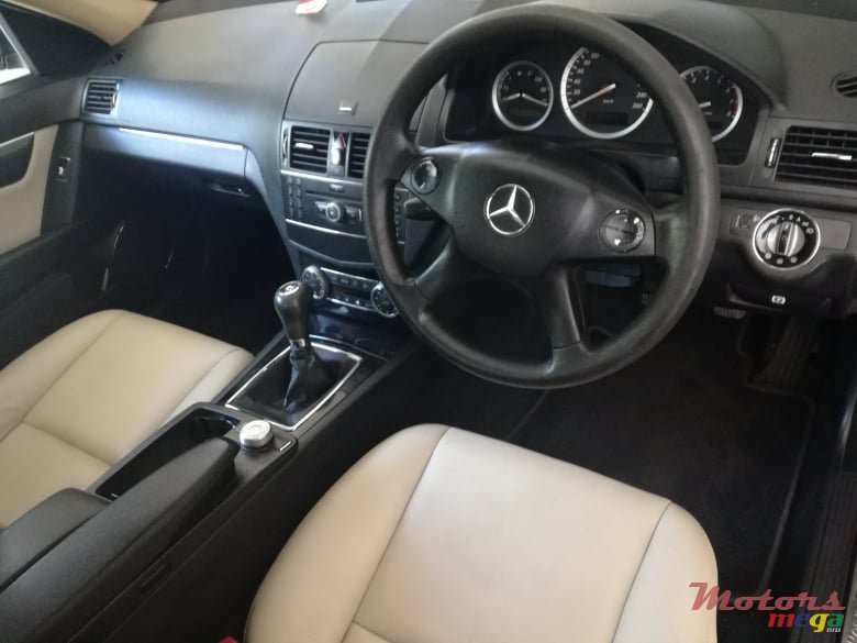 2008' Mercedes-Benz C-Class photo #4