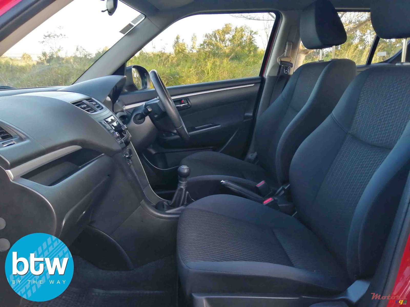 2015' Suzuki Swift photo #5