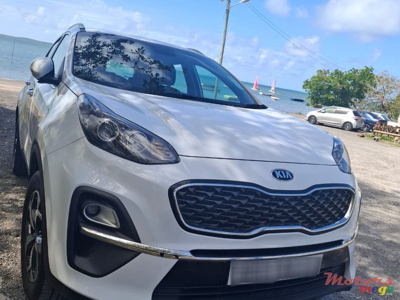 2020' Kia Sportage photo #2