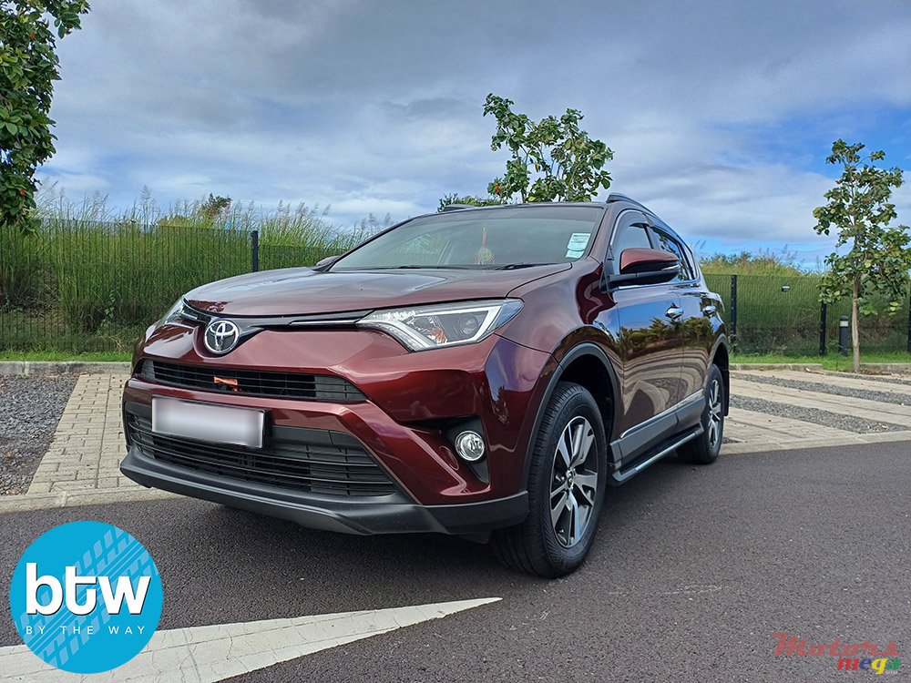 2017' Toyota RAV4 photo #2