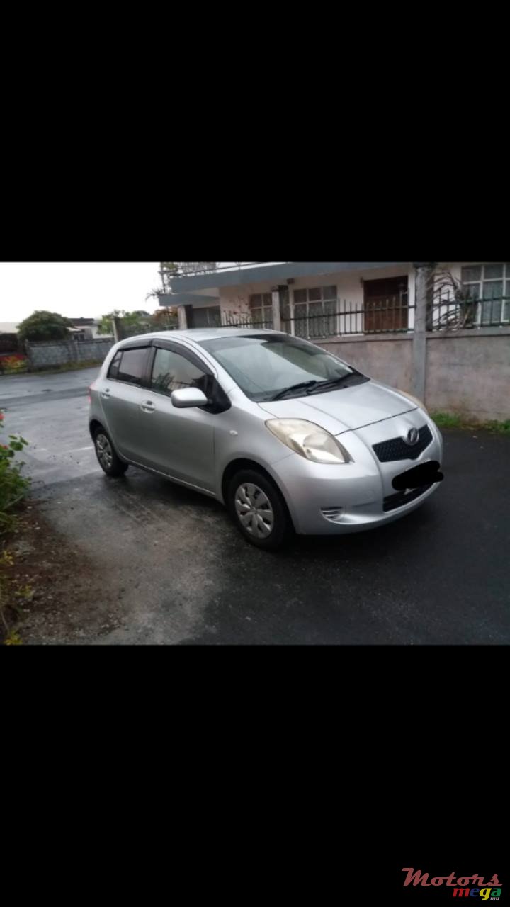 2005' Toyota Vitz photo #1