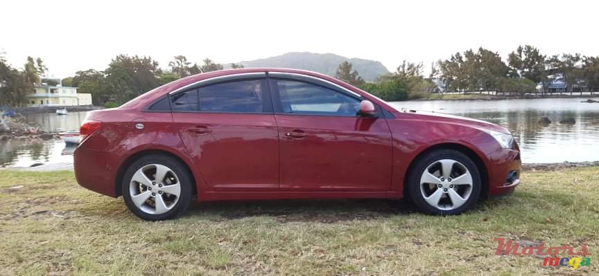 2011' Chevrolet Cruze photo #3