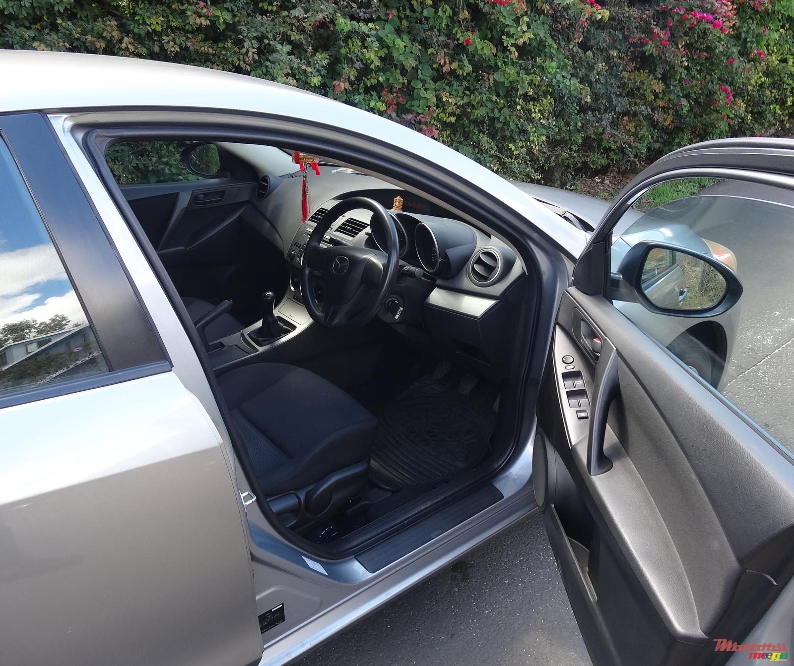 2012' Mazda 3 photo #5