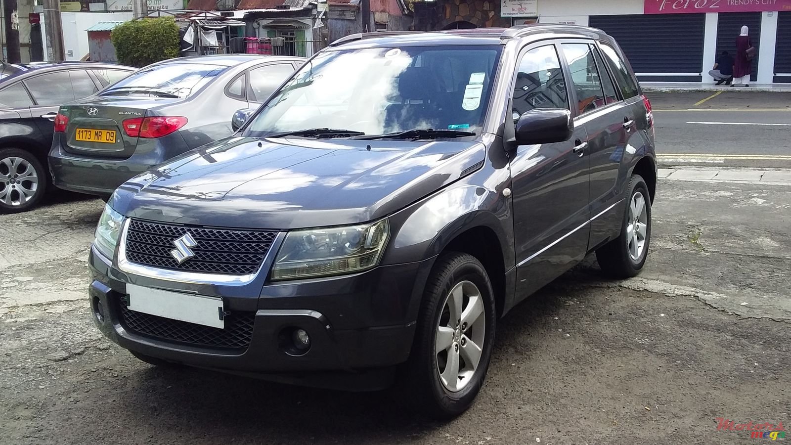 2011' Suzuki Vitara photo #2