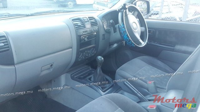 2004' Isuzu D-max photo #2