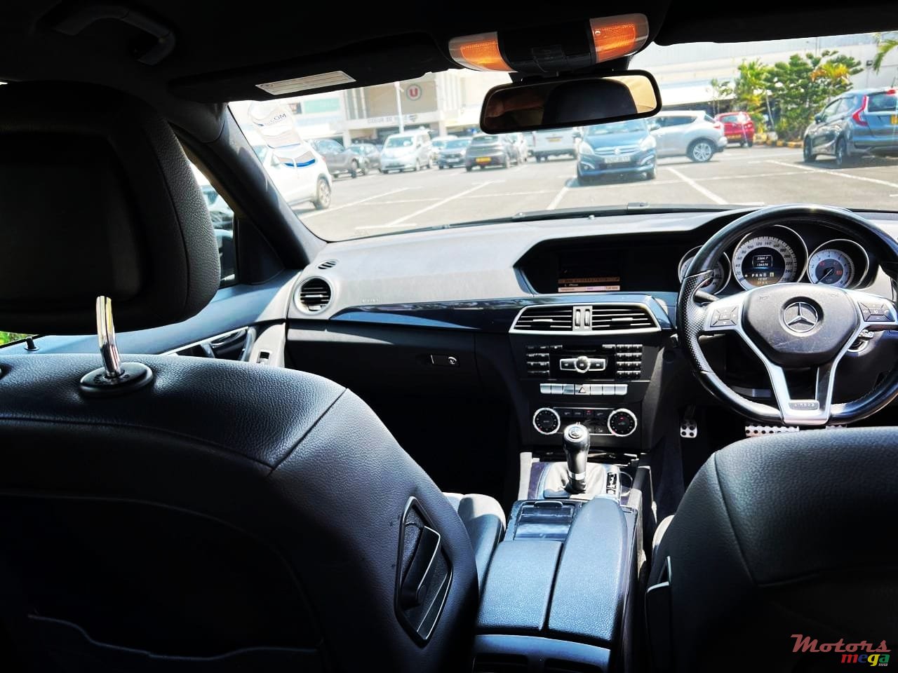 2011' Mercedes-Benz C 180 AMG pack photo #6