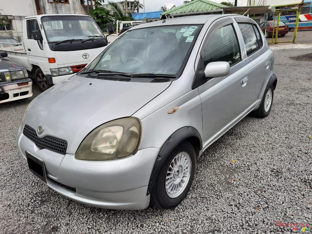 2001' Toyota Vitz photo #1