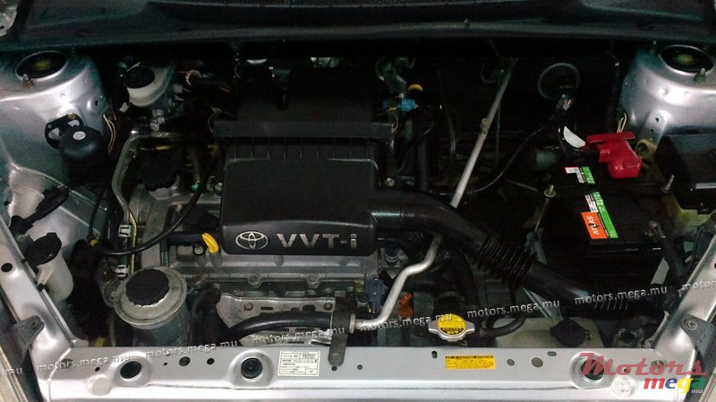 2003' Toyota Vitz photo #3