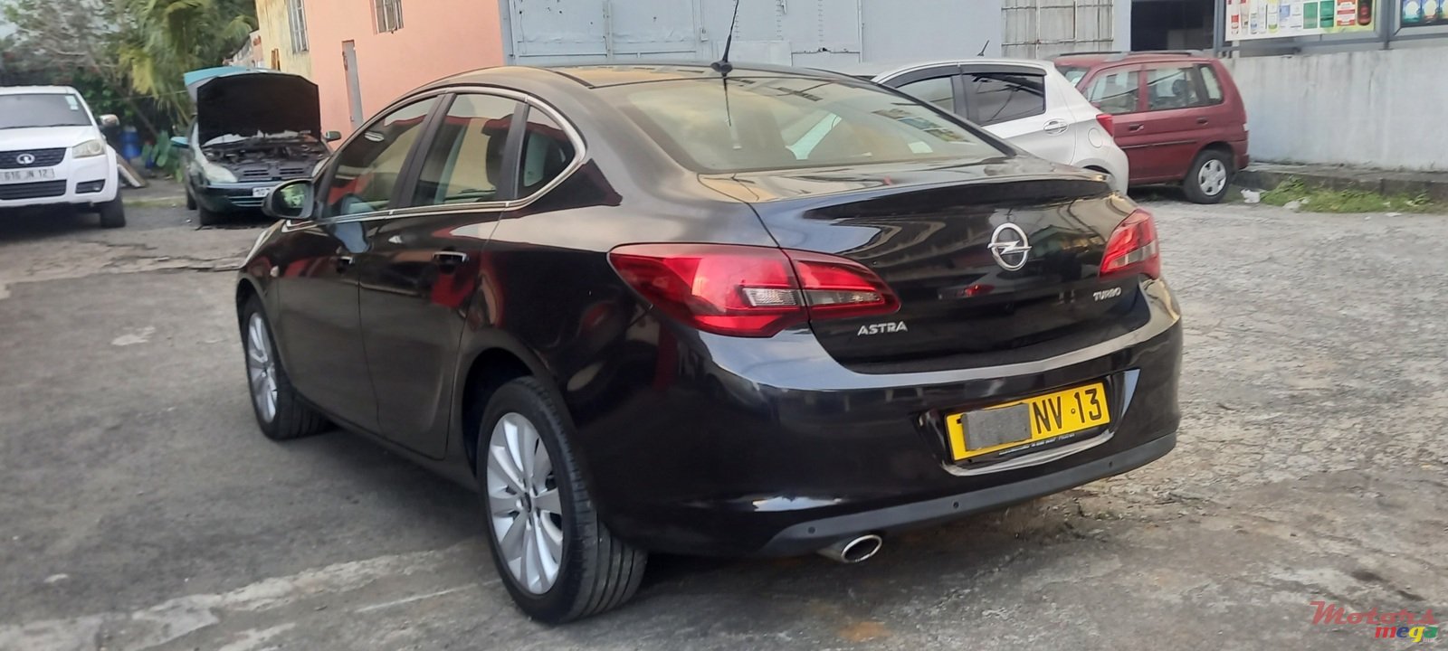 2013' Opel Astra photo #4