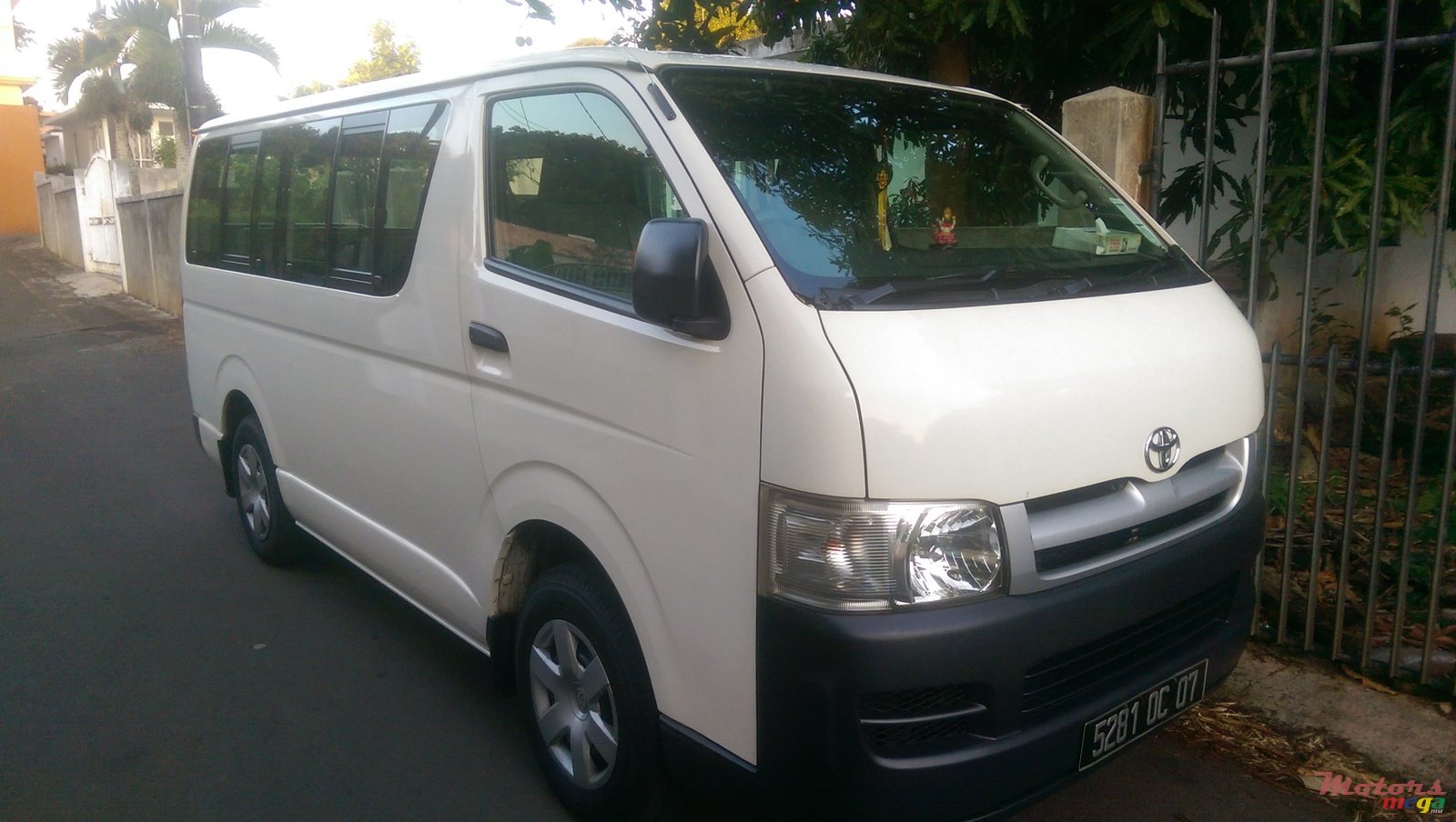 2007' Toyota HiAce photo #1