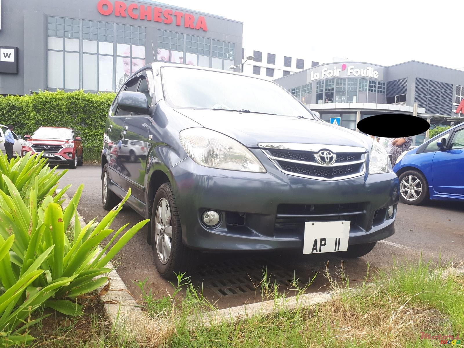 2011' Toyota Avanza photo #2