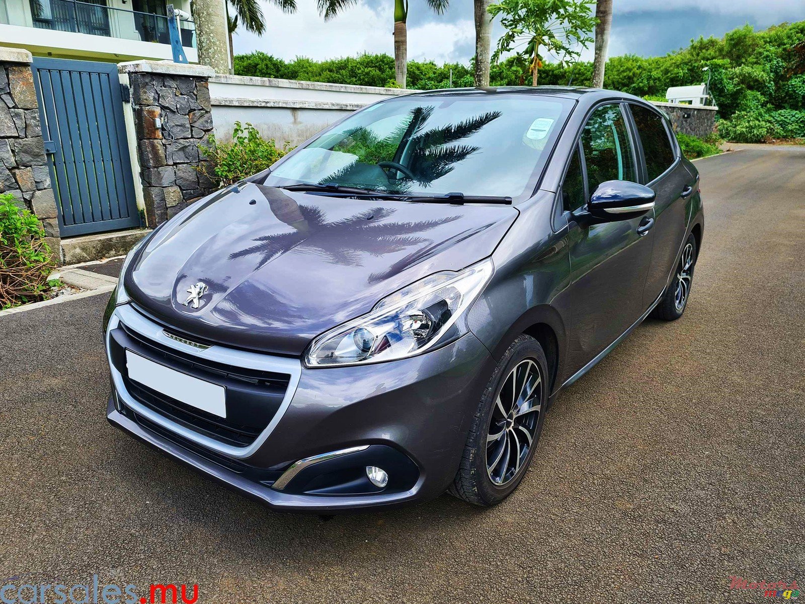 2018' Peugeot 208 1.2 photo #1