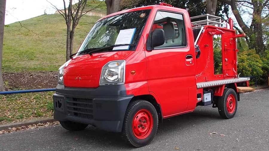 Mitsubishi Minicab Might Be The World’s Cutest Fire Truck