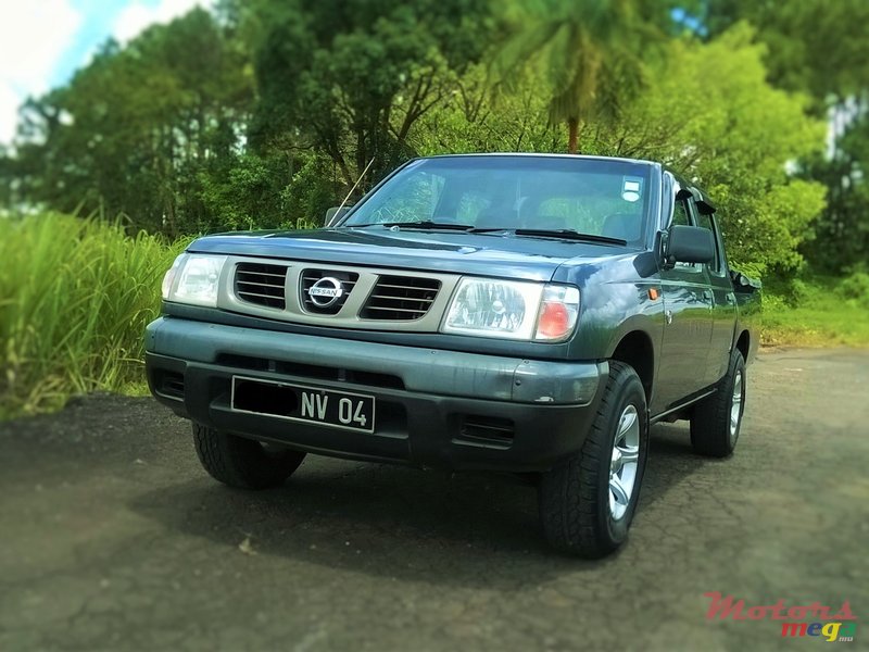 2004' Nissan Hardbody 2.7D photo #1