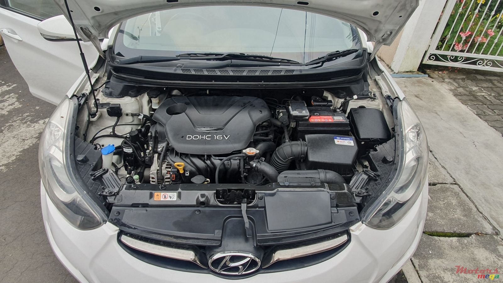 2012' Hyundai Elantra photo #5