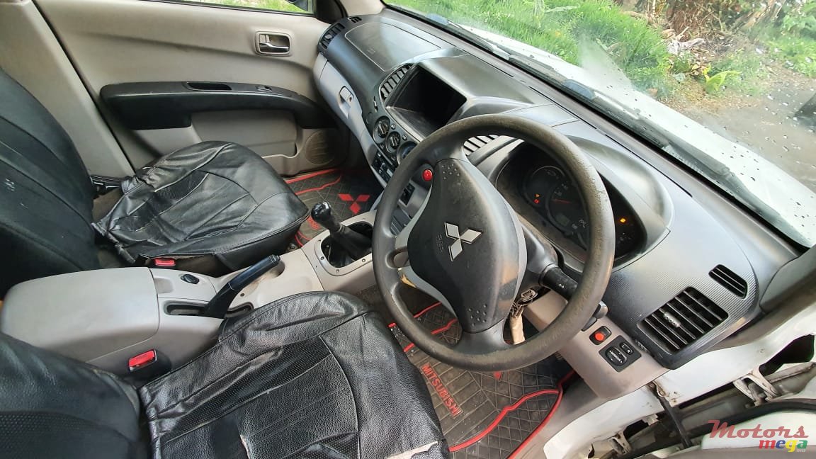 2011' Mitsubishi L 200 Sportero photo #5
