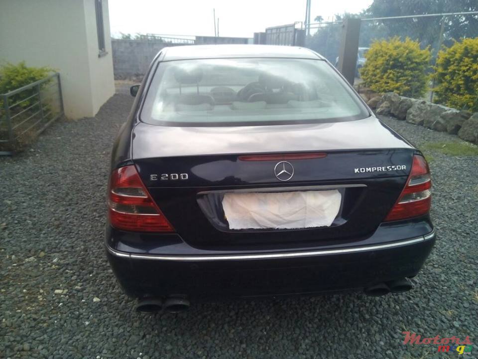 2004' Mercedes-Benz 200E photo #3