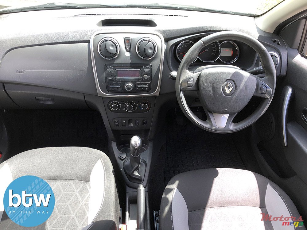 2015' Renault Sandero photo #3