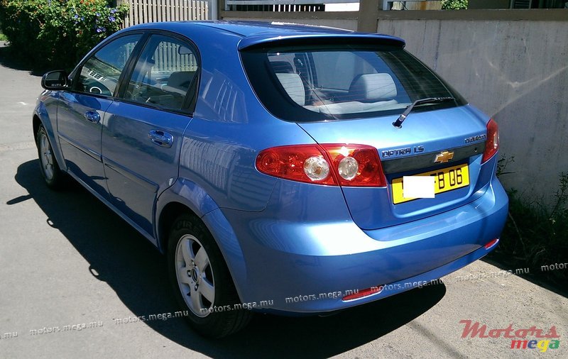 2006' Chevrolet Optra photo #2