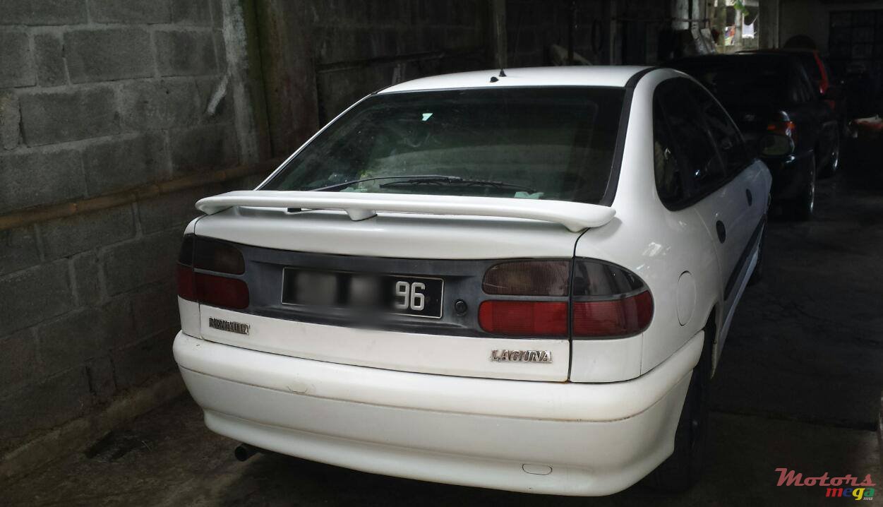 1996' Renault Laguna photo #2