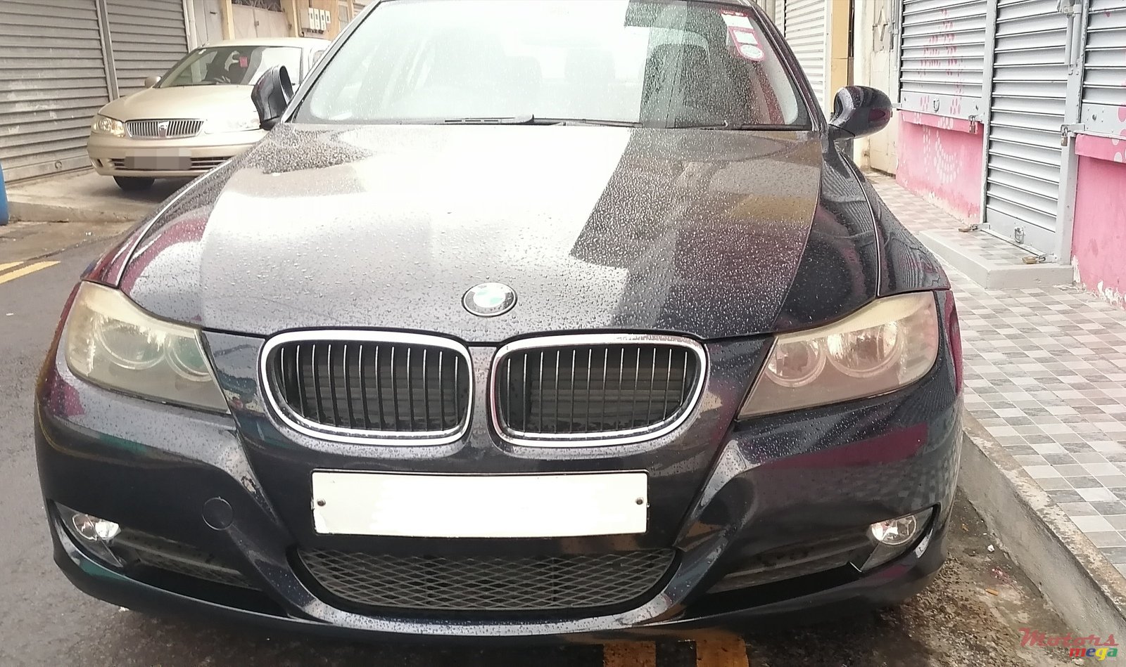 2009' BMW 320 photo #1