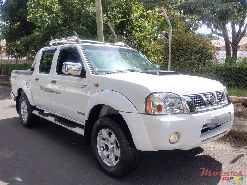 2015' Nissan NP300 photo #1