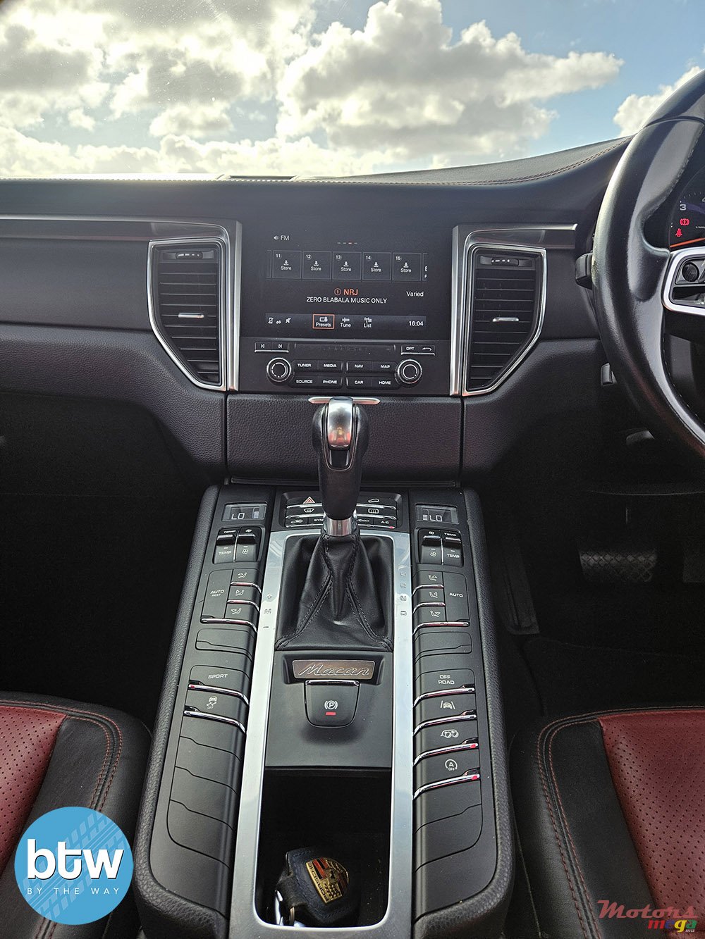 2016' Porsche Macan photo #6