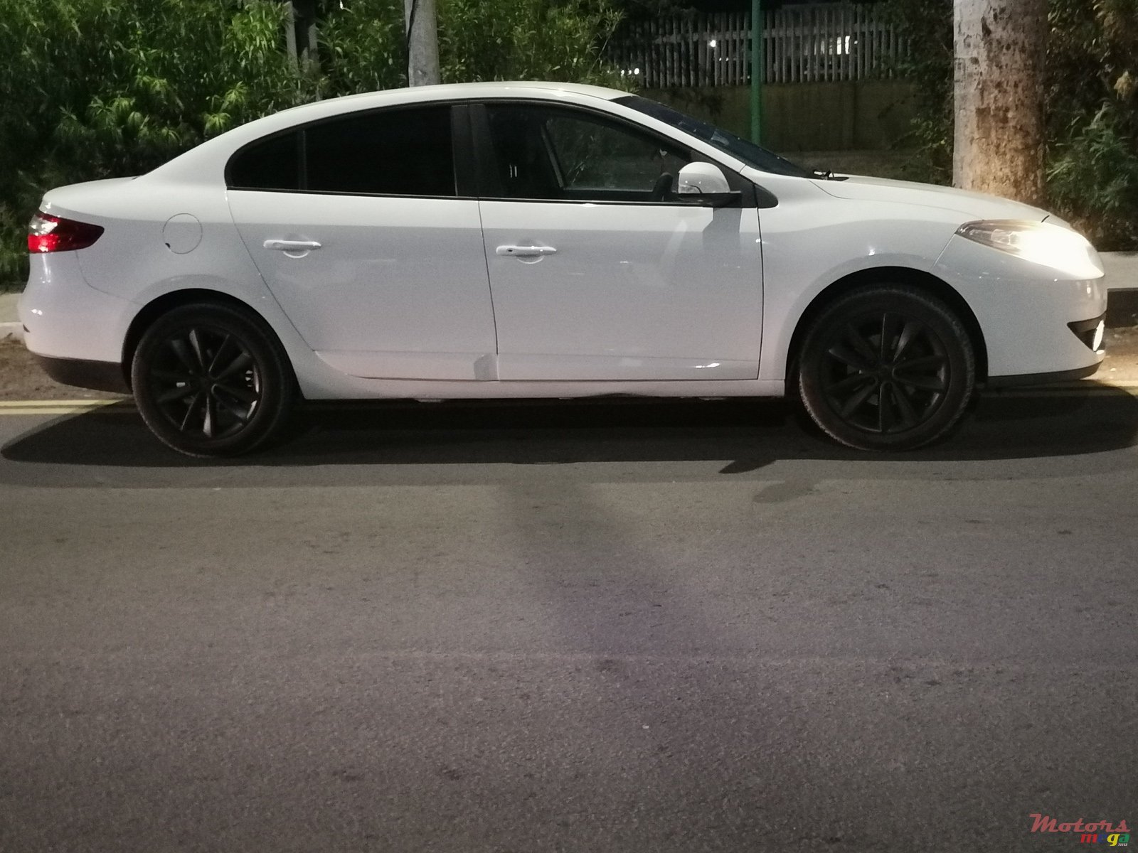 2013' Renault Fluence photo #5