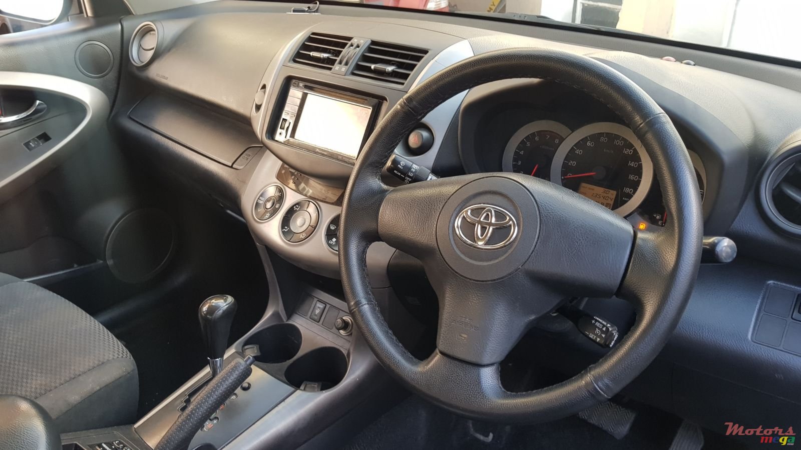 2007' Toyota RAV4 Automatic photo #2