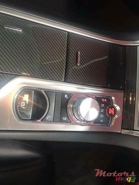 2011' Jaguar XF photo #6