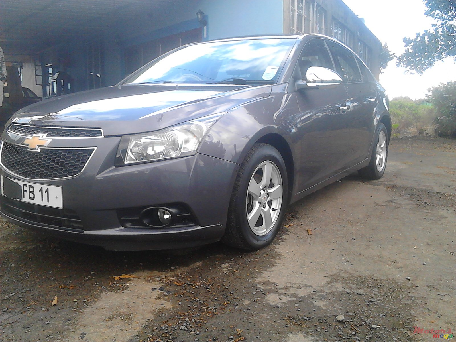 2011' Chevrolet Cruze 000 photo #1