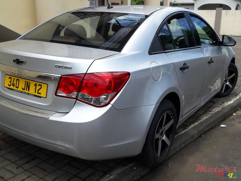 2012' Chevrolet Cruze L photo #2